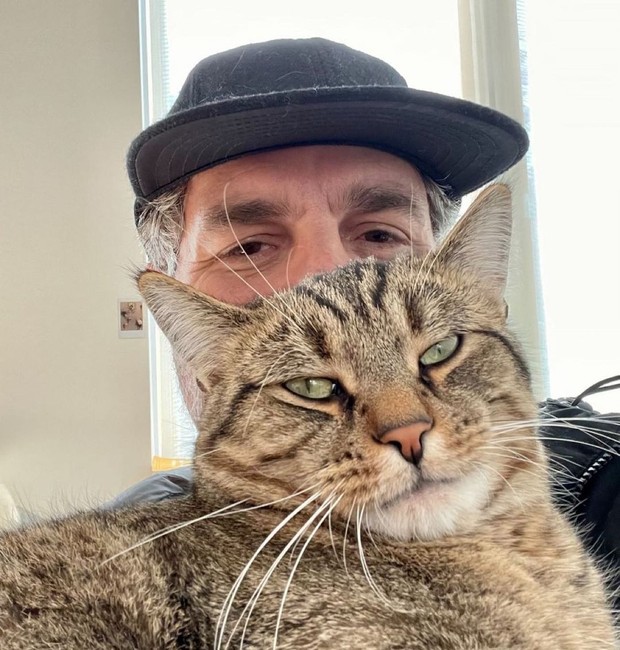 Mark Rufallo e o seu gato (Foto: Reprodução / Instagram)