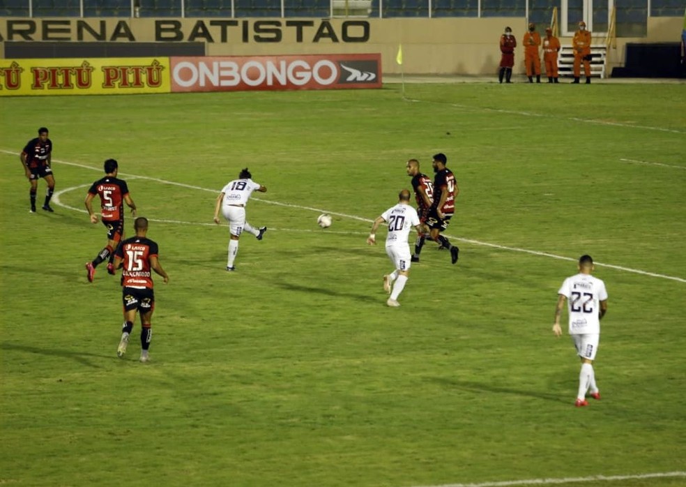 Leandro Kível fez o gol da primeira vitória do Confiança na Série B — Foto: Osmar Rios