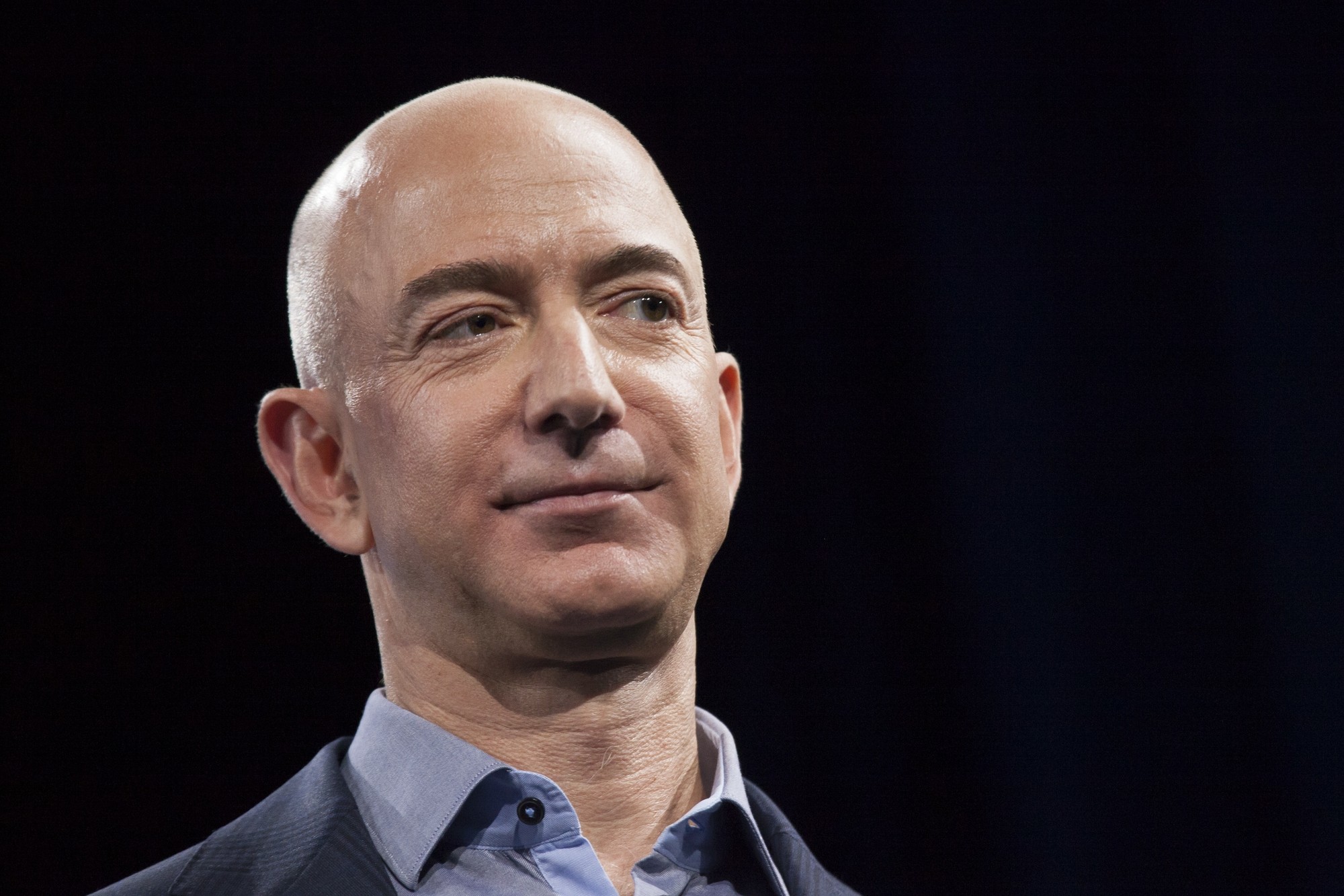 Dono da Amazon aumenta sua fortuna em US$ 13 bilhões em um dia thumbnail