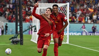 Gavi marca o quinto gol da goleada da Espanha contra Costa Rica — Foto: GLYN KIRK/AFP