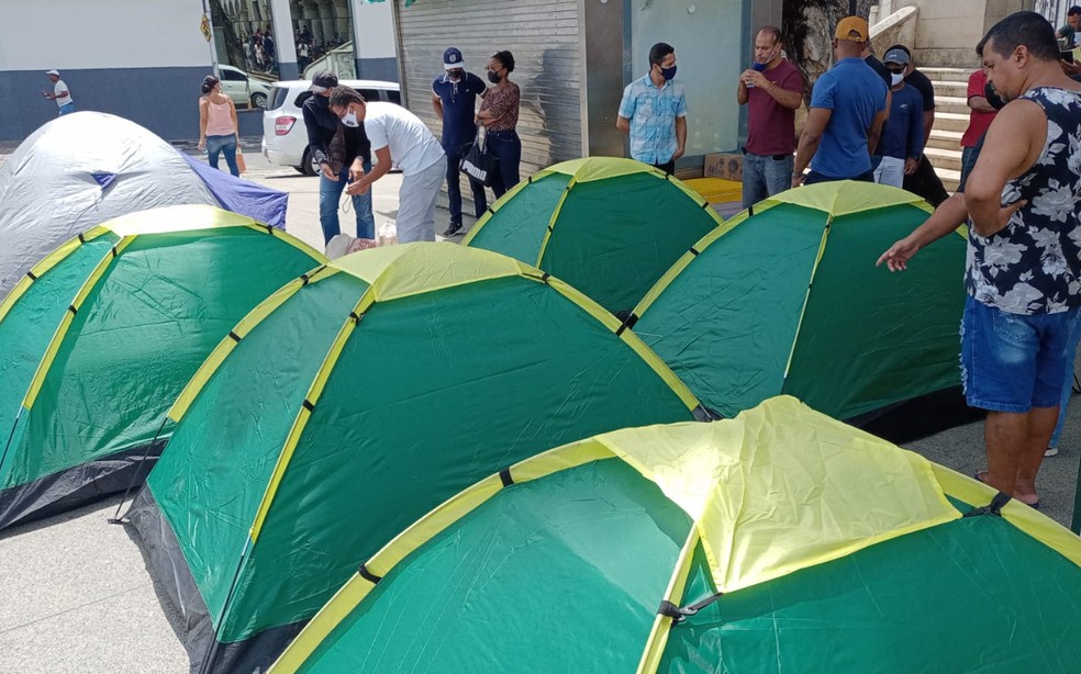 Guarda municipais montam acampamento em frente à prefeitura de Salvador — Foto: Divuglação/Sindseps
