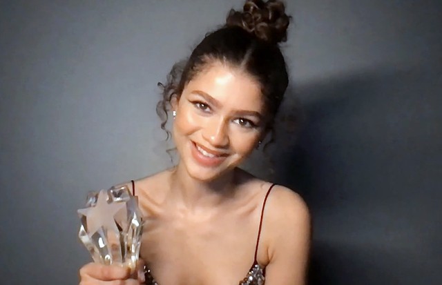 UNSPECIFIED LOCATION – MARCH 7: In this screengrab, Zendaya accepts the SeeHer Award at the 26th Annual Critics Choice Awards on March 07, 2021. (Photo by Getty Images/Getty Images for the Critics Choice Association) (Foto: Getty Images for the Critics Cho)