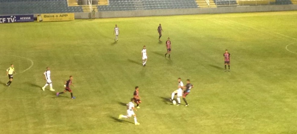 Caucaia e Ceará se enfrentaram pela Fares Lopes, no PV (Foto: Eduardo Trovão/TV Verdes Mares)