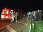 Quadrilha explode carro-forte, mata vigilante e fecha rodovia em SP