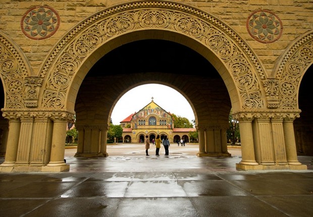 Universidade de Stanford, na Califórnia (Foto: Reprodução/Facebook)