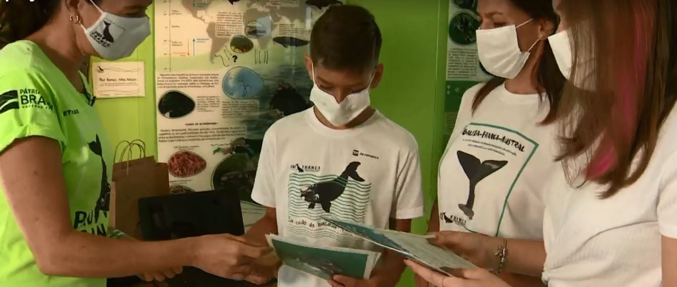 Crianças adotam baleias-franca em SC; 'Privilégio', diz mãe