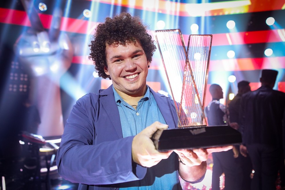 Giuliano Eriston é o campeão da décima temporada — Foto: Isabella Pinheiro/Gshow