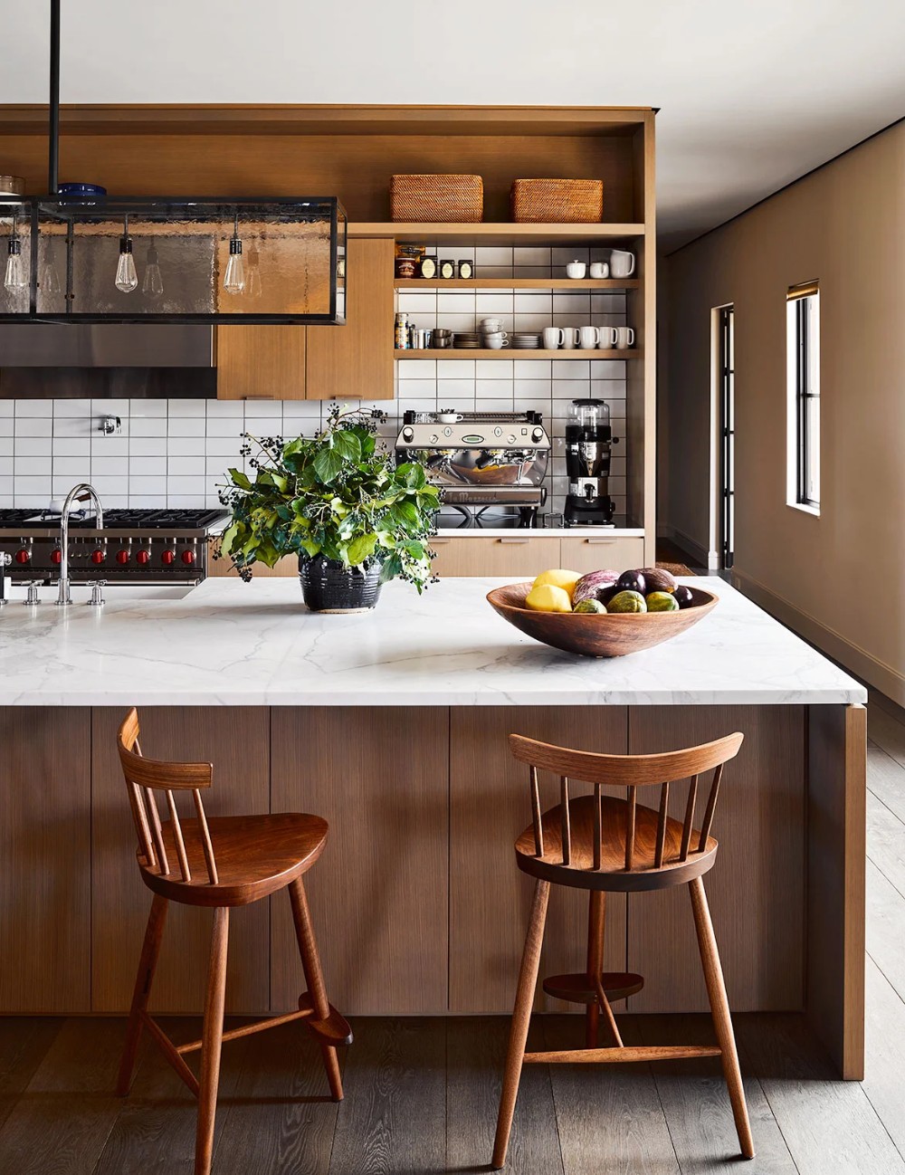 Cozinha com bancada: 6 ideias para deixar a decoração linda e organizada (Foto: Douglas Friedman)