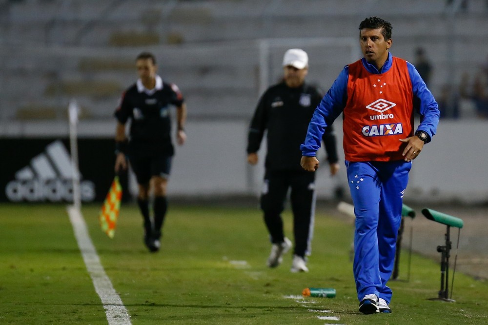 Sidnei Lobo justifica opção por reservas em derrota: desgaste e confiança