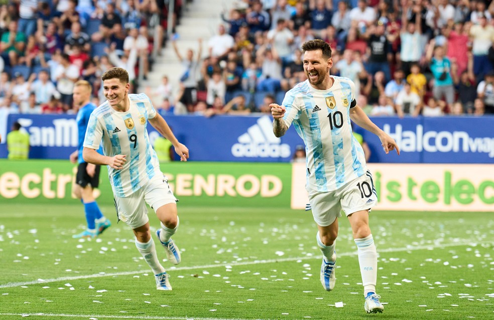 Messi fez cinco gols para a Argentina contra a Estônia — Foto: Getty Images