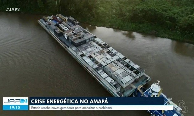 Balsa com 37 geradores termelétricos chegou segunda-feira ao Amapá (Foto: Reprodução/TV)