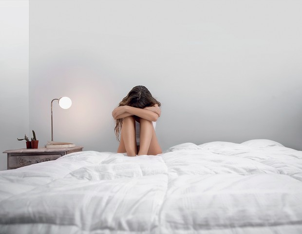 mulher; triste; cama (Foto: Patricia Curi / Corbis)