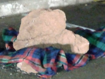 Mendigo morto a pedradas no Cruzeiro (Foto: Polícia Militar/Reprodução)