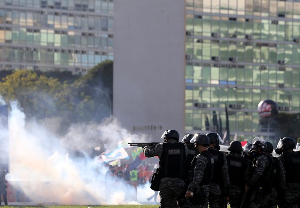 Protestos tomam conta da Esplanada dos Ministérios (Foto: Paulo Whitaker/Reuters)