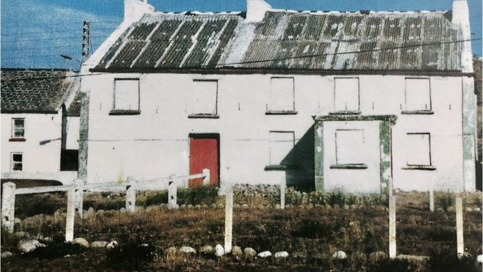 A casa foi pintada de branco antes de Neville deixar a Irlanda rumo à Nova Zelândia — Foto: NEVILLE PRESHO