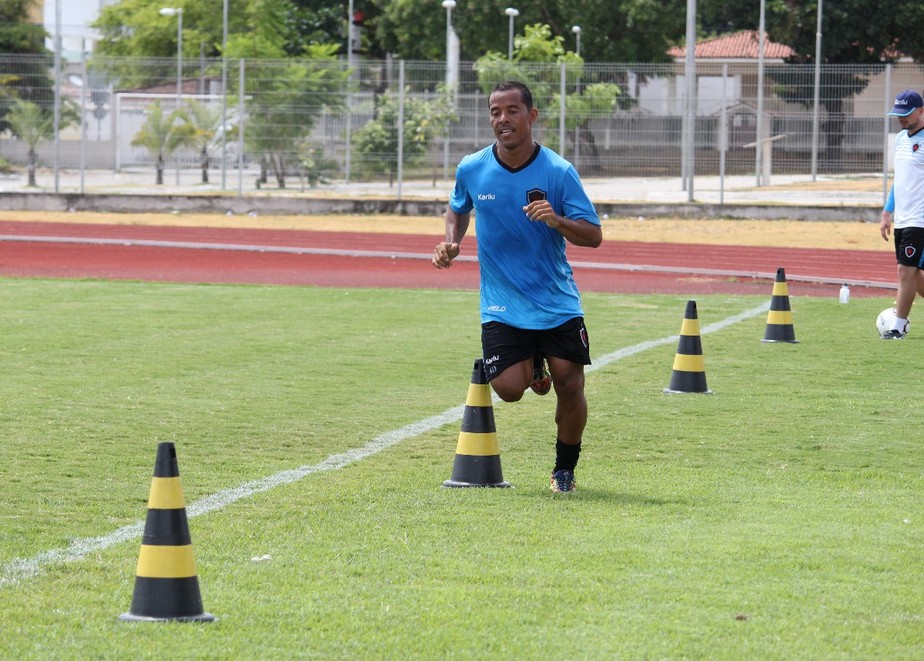 Após duas semanas de férias, Marcos Aurélio inicia atividades no Botafogo-PB
