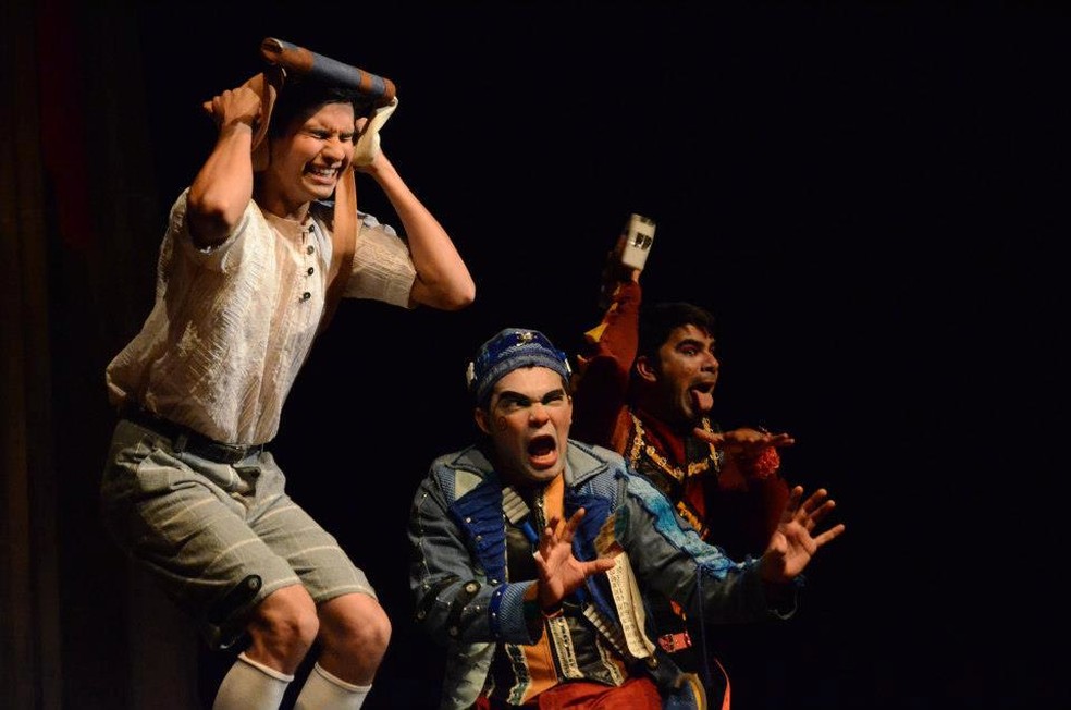 Grupo Atores à Deriva encena o espetáculo Flúvio e o Mar na sexta-feira (Foto: Divulgação)