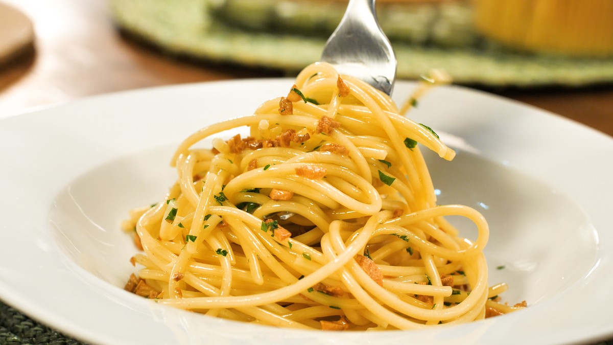 Espaguete alho e óleo para preparar em 15 minutos Estúdio C Receitas