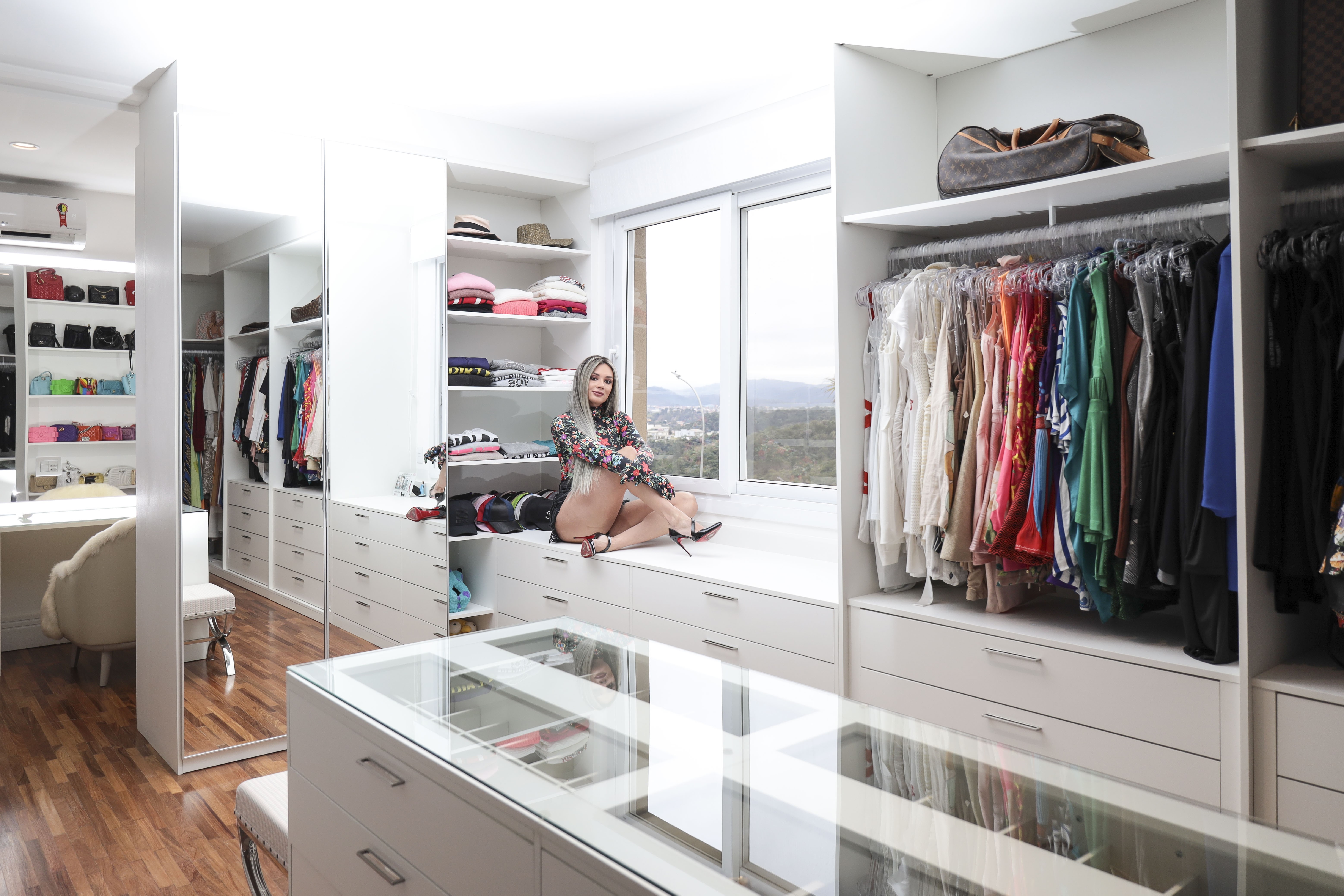 Juju Salimeni tem dois closets em nova mansão (Foto: Rafael Cusato/QUEM)