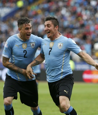 Cristian Rodriguez  Uruguai x Jamaica (Foto: Reuters)