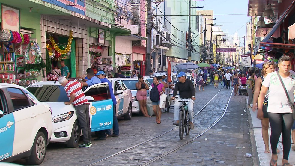 Lojas do Centro do Recife, nos bairros de Santo Antônio e Boa Vista, abrem no feriado da Proclamação da República — Foto: Reprodução/TV Globo