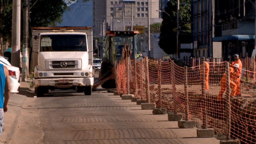 Obras na Leitão da Silva, em Vitória — Foto: Reprodução/ TV Gazeta