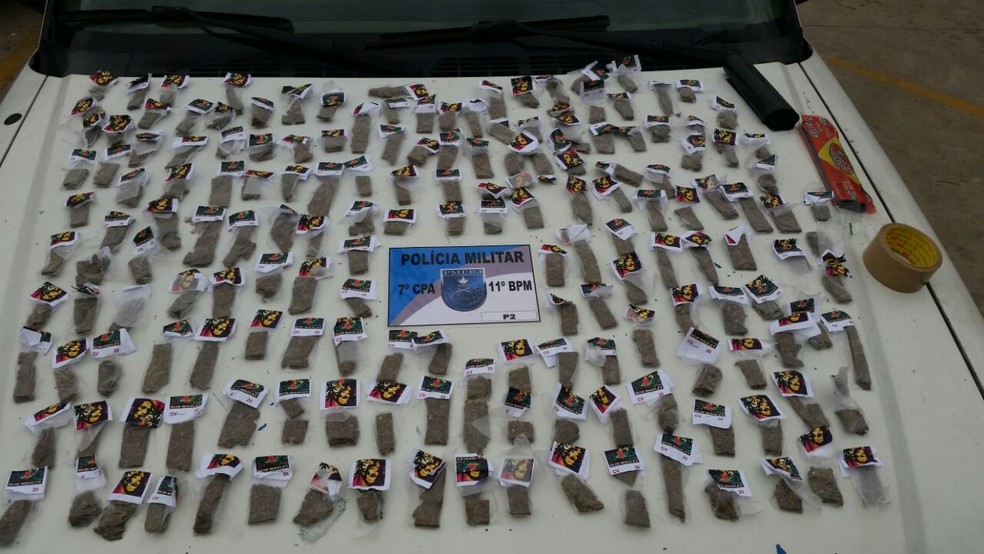 Material foi apreendido no bairro Olaria, em Friburgo (Foto: PM/Divulgação)
