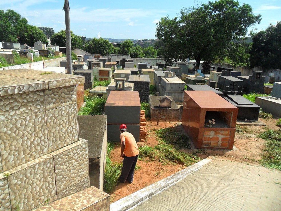 Resultado de imagem para fotos de t&uacute;mulos