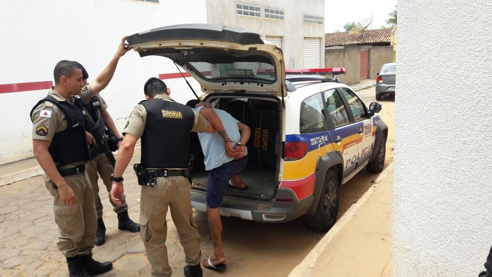 Homem foi preso e levado à delegacia (Foto: Polícia Militar/Divulgação)