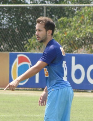 Éverton Ribeiro durante treino do Cruzeiro (Foto: Tayrane Corrêa)