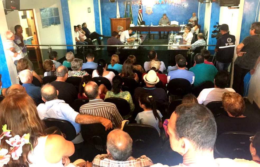 Sessão da Câmara de Bofete votou Comissão Processante contra o prefeito (Foto: Gustavo Lago/TV TEM)