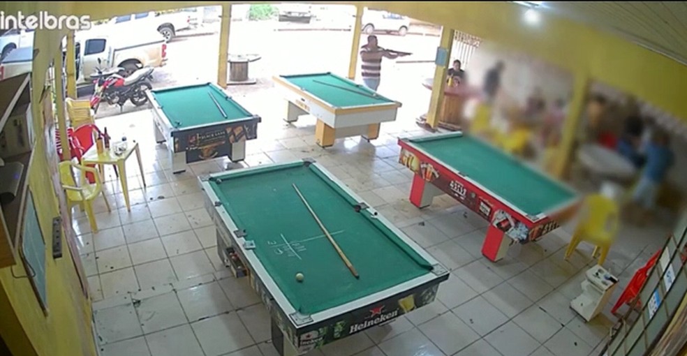 Vídeo mostra execução de pessoas em bar em Sinop (MT) — Foto: Reprodução