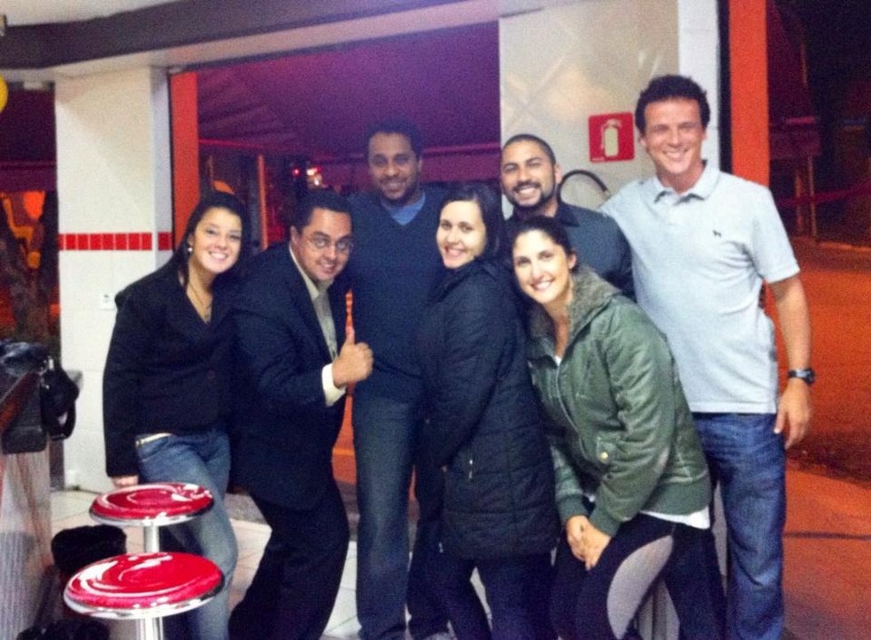 Fernando Diniz com os amigos da faculdade de psicologia — Foto: Arquivo Pessoal