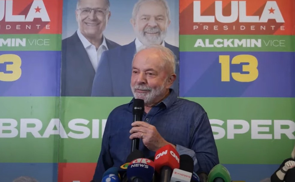 Candidato do PT  Presidncia, Lula concede entrevista em So Paulo — Foto: Reproduo/YouTube Lula