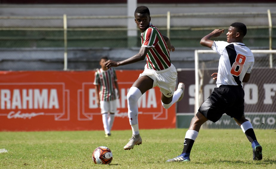 ConheÃ§a Metinho Silu, a promessa da categoria sub-15 do Flu que nasceu no Congo
