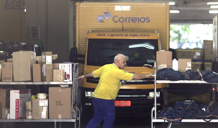 Correios são a estatal com maior número de funcionários no país — Foto: Ricardo Moraes/Reuters