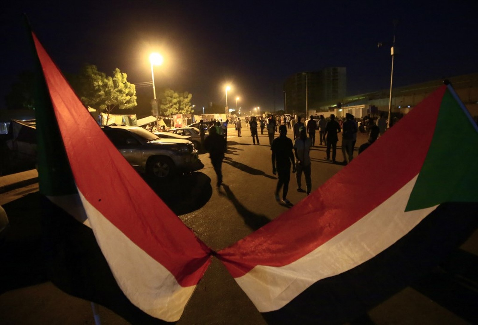Manifestantes tomam as ruas de Cartum, capital do Sudão, em foto de maio — Foto: Ashraf Shazly/AFP
