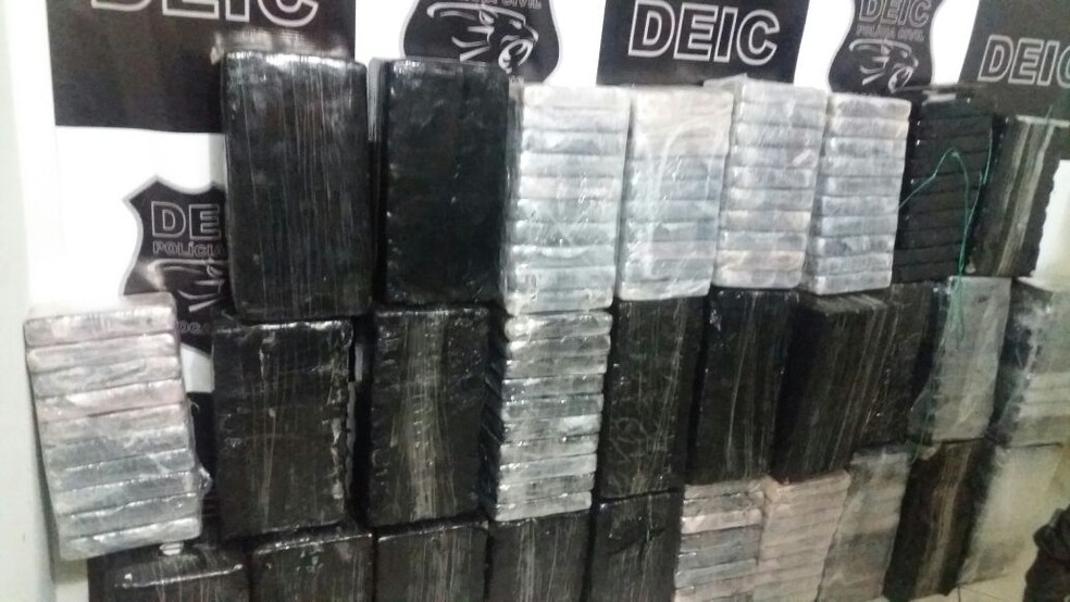 A polícia acredita que a cocaína veio da fronteira do Mato Grosso com a Bolívia  (Foto: Jairo Santos/ TV Anhanguera )