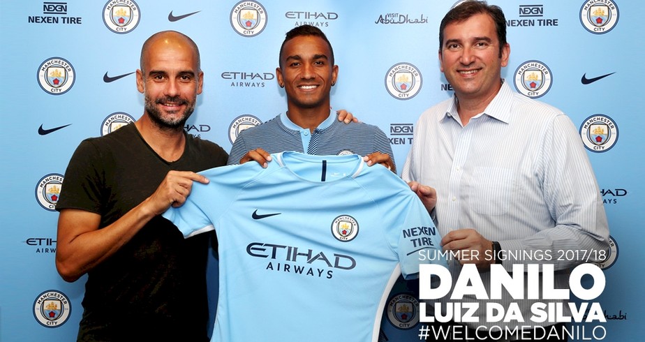 Manchester City anuncia acordo com lateral Danilo por cinco temporadas