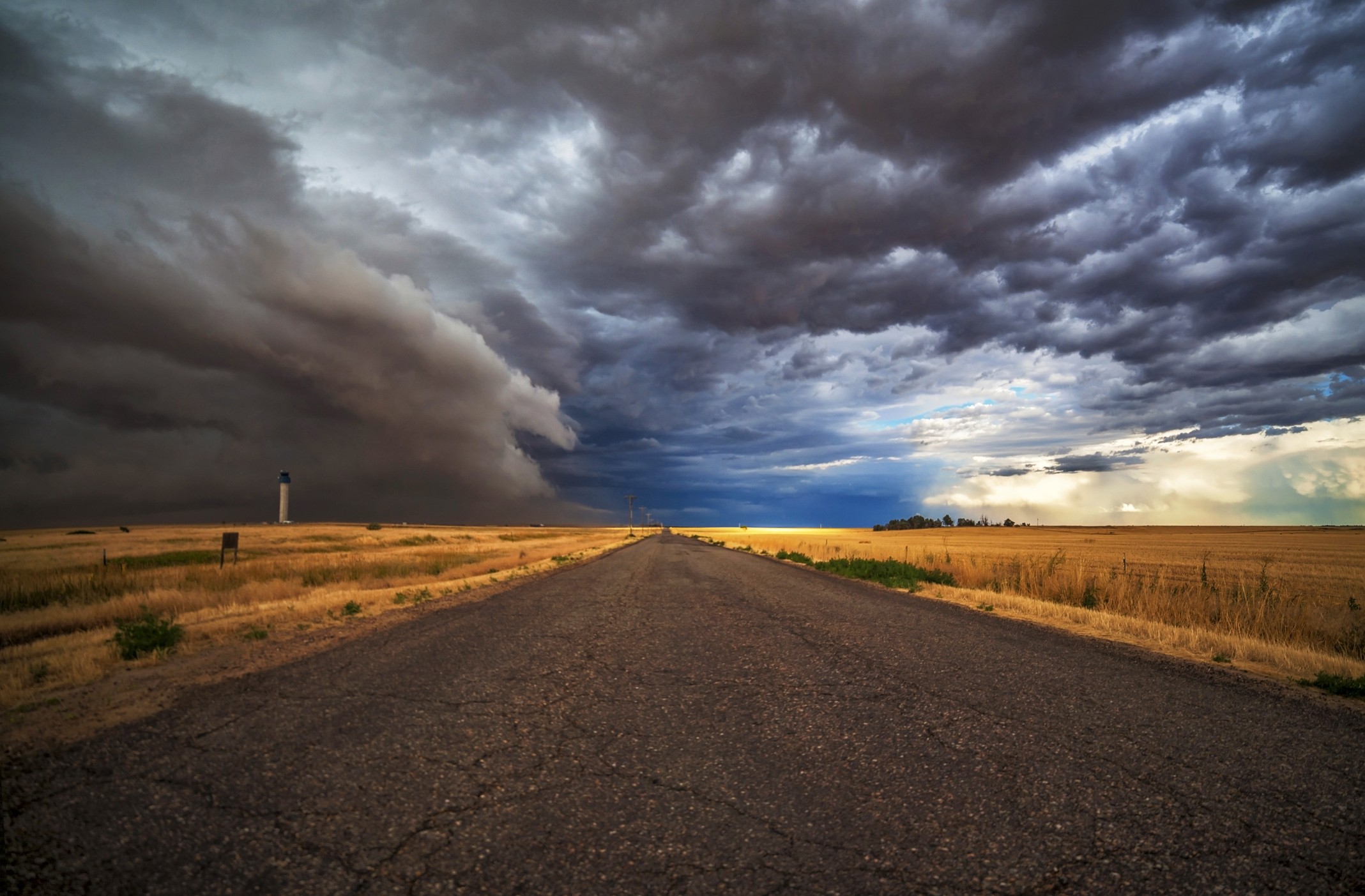 Futuro nebuloso, estrada com chuva, tempestade, tempo nublado (Foto: Getty Images)