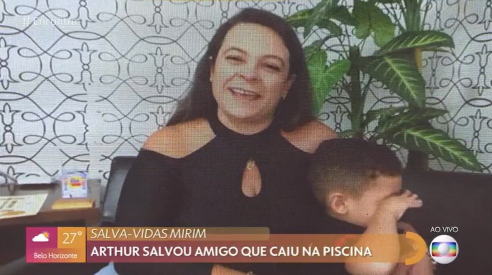 Mae De Menino Que Salvou Amigo Que Caiu Em Piscina Relembra Do Susto Que Teve Apos Acidente Foi Um Milagre De Deus Norte Fluminense G1