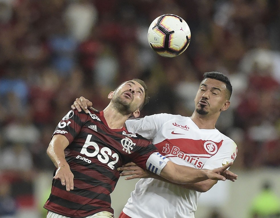 Rodrigo Lindoso falhou em marcaÃ§Ã£o nos gols do Flamengo â?? Foto: AndrÃ© DurÃ£o