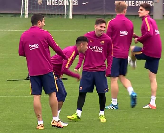 Messi Suárez Neymar treino Barcelona (Foto: Reprodução) Messi Suárez Neymar treino Barcelona (Foto: Reprodução)
