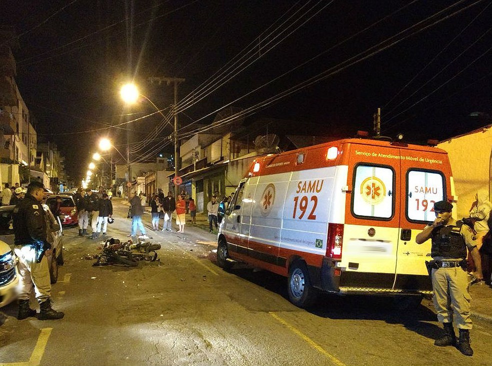 Motociclista de 33 anos foi encaminhado pelo Samu para o HPS, onde permanece internado, segundo PM (Foto: Fernando Gonçalves/G1)