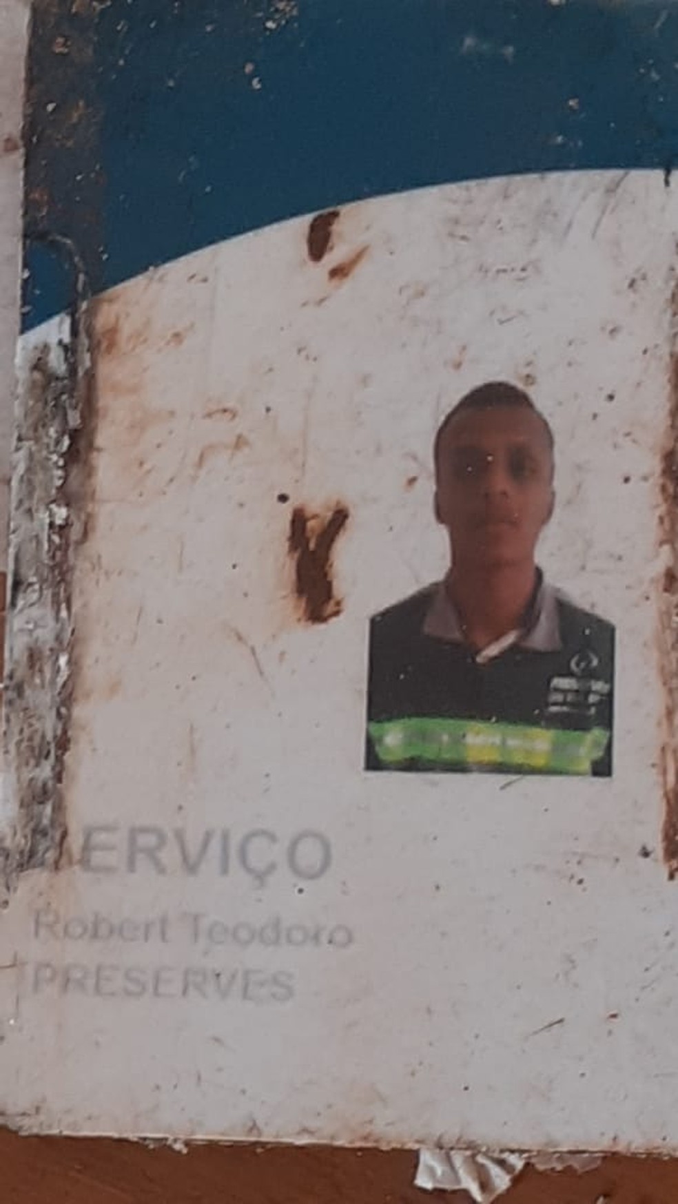 Crachá de Robert Ruan foi encontrado com o corpo dele, em Brumadinho — Foto: Arquivo pessoal