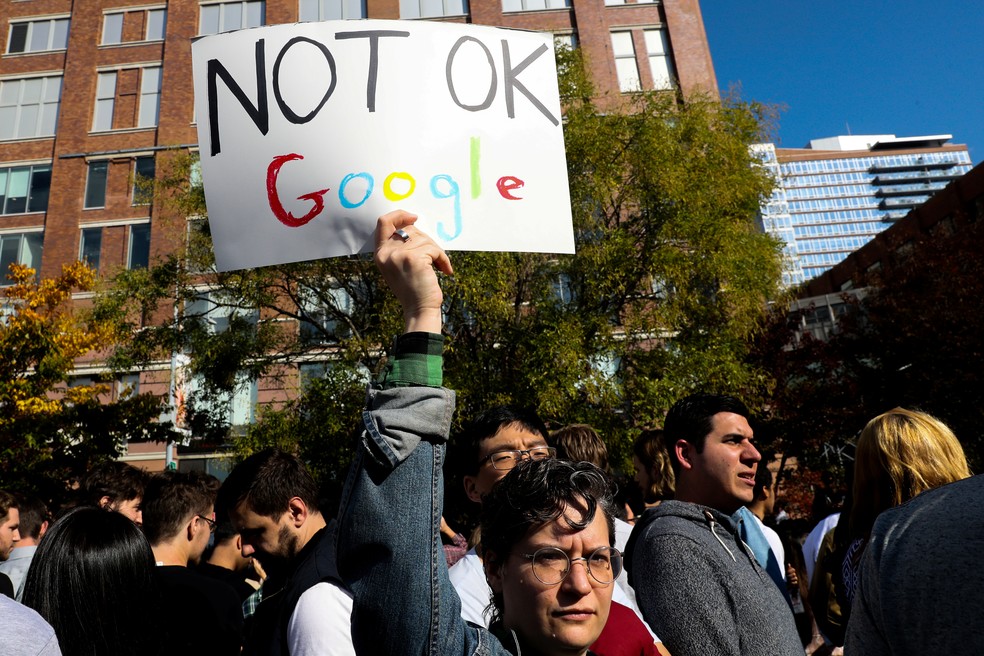 Funcionários do Google protestam contra assédio sexual, em dezembro de 2018. — Foto: REUTERS/Jeenah Moon