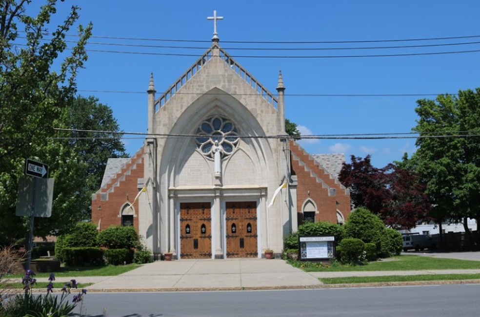 Imagem de uma das igrejas católicas da cidade de Albany, no estado de Nova York — Foto: Reprodução/rcda.org