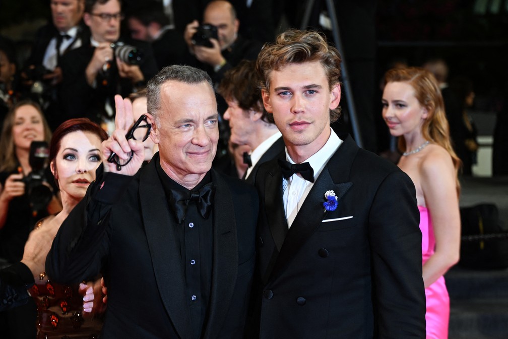 Tom Hanks e Austin Butler no tapete vermelho de Cannes para lançar 'Elvis' — Foto: Loic Venance / AFP