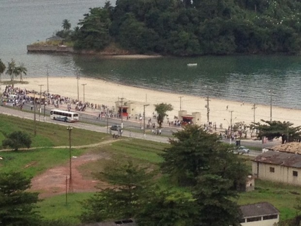Manifestação em Angra dos Reis, RJ (Foto: Denise Rocha/TV Rio Sul)