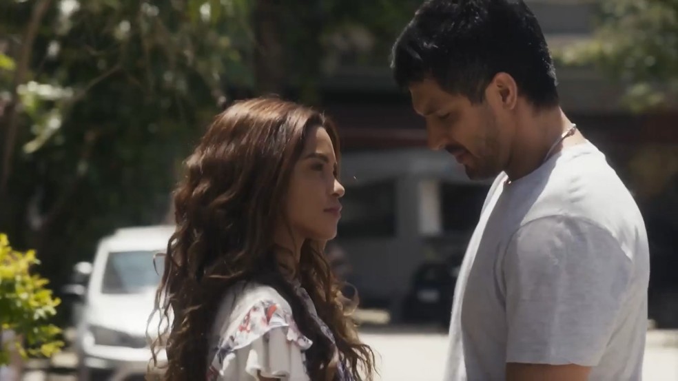 Em Travessia, Brisa e Oto ser&atilde;o amea&ccedil;ados por Moretti &mdash; Foto: TV Globo